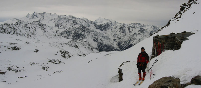Patrice devant la porte